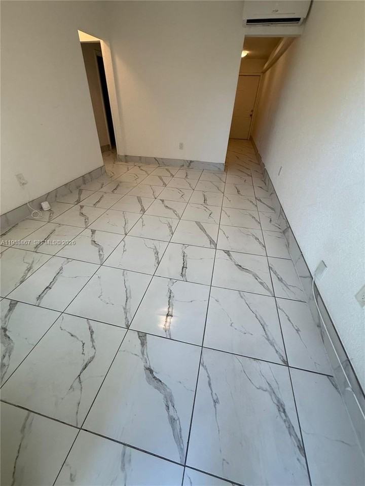 1652 Madison St #7 - Photo 3 of 4