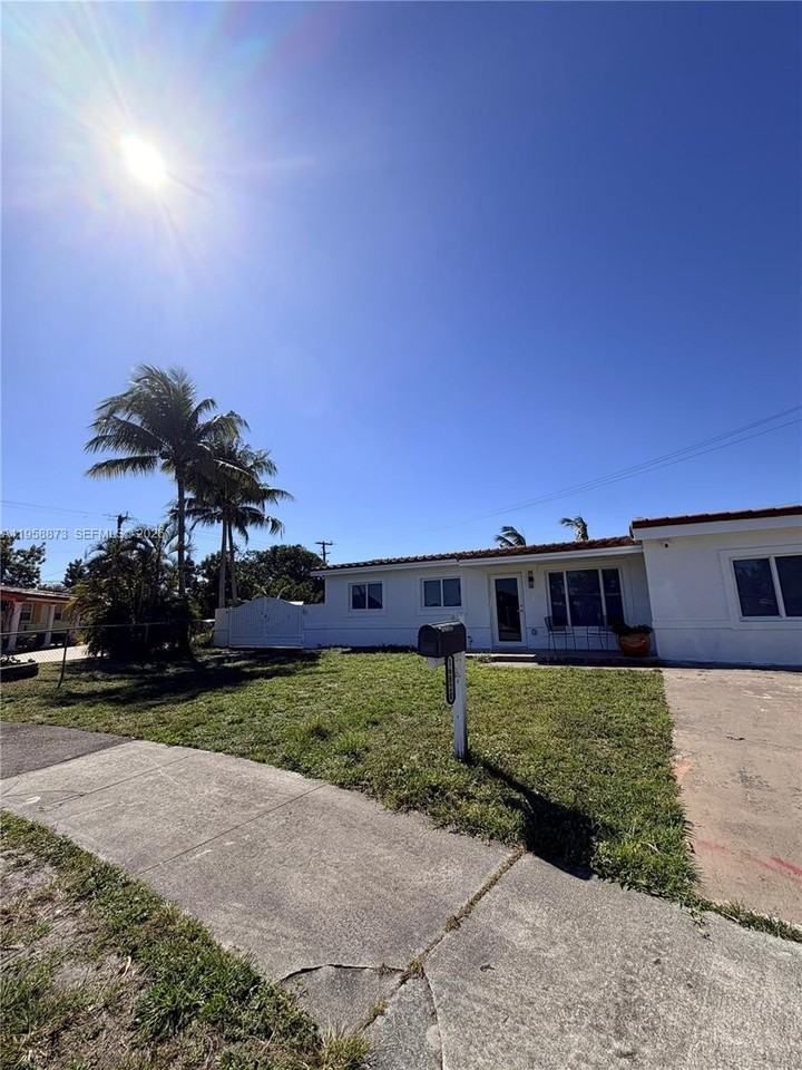 16820 Nw 54th Ct - Photo 2 of 13