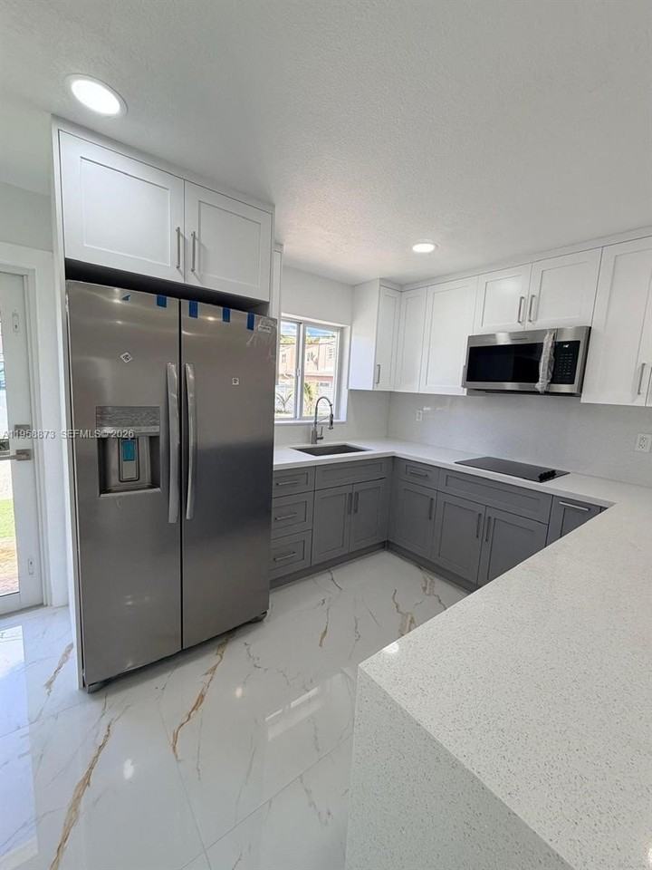 16820 Nw 54th Ct - Photo 5 of 13