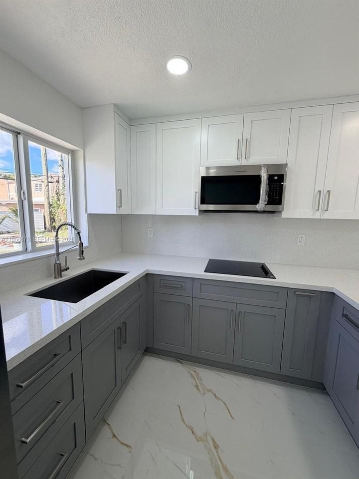 16820 Nw 54th Ct - Photo 6 of 13