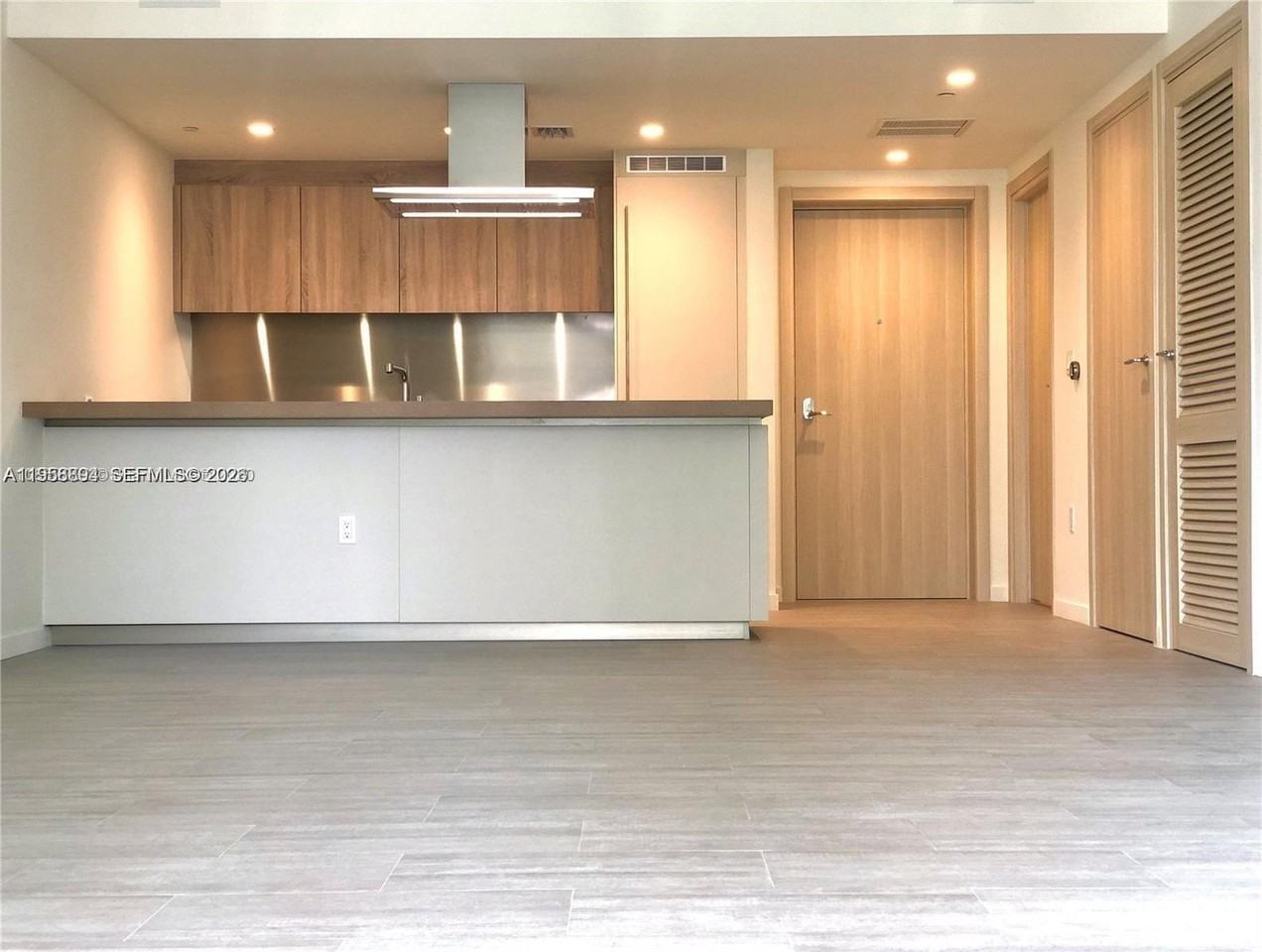 1000 Brickell Plz #2414 - Photo 3 of 32