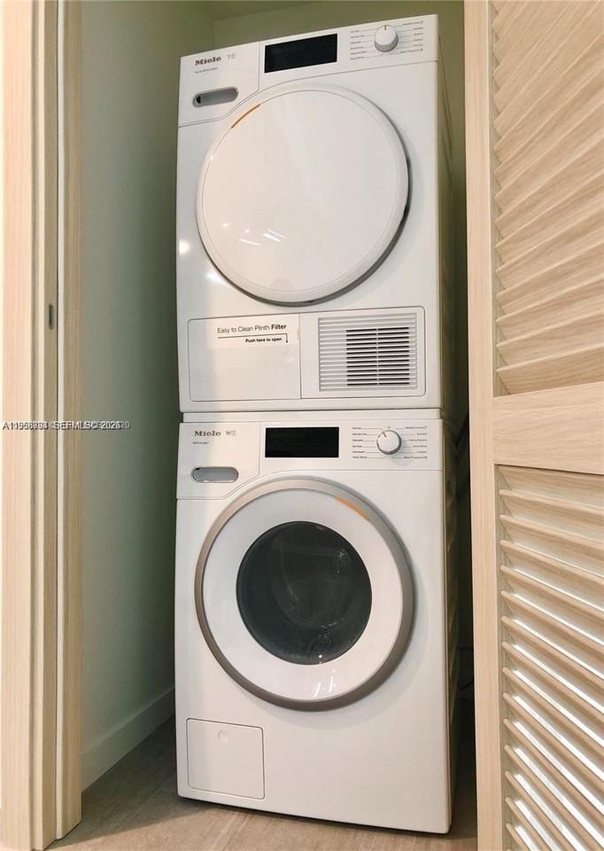 1000 Brickell Plz #2414 - Photo 6 of 32