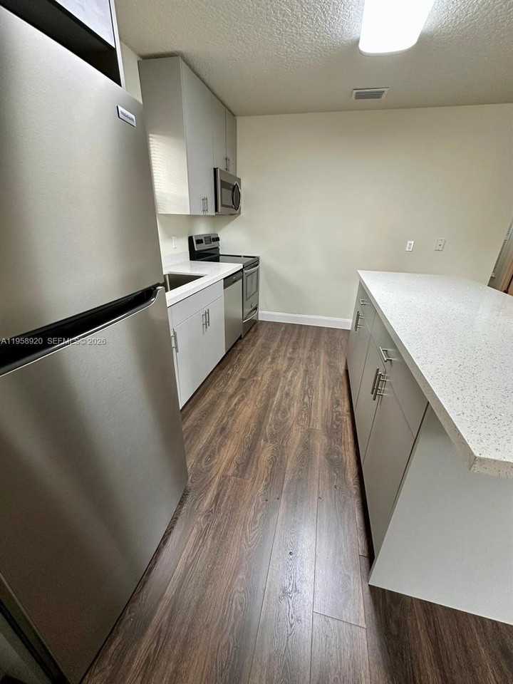 5 Eton Ln #A - Photo 3 of 19