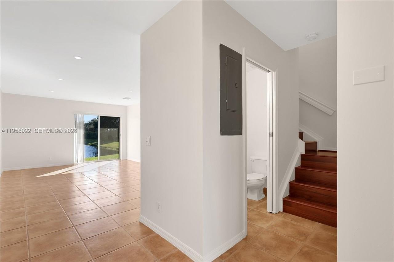 5467 Sw 125th Ter - Photo 3 of 42