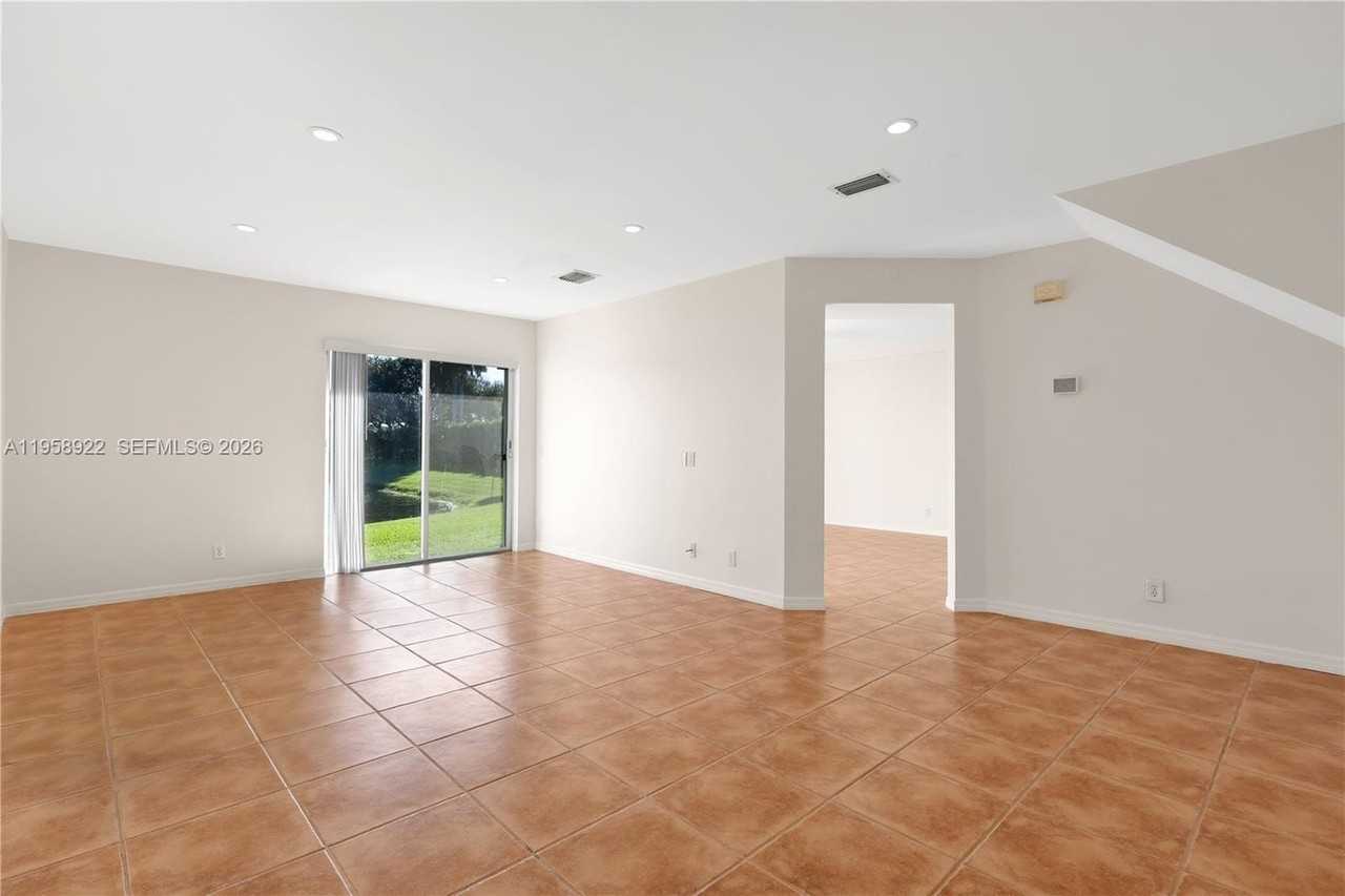 5467 Sw 125th Ter - Photo 5 of 42