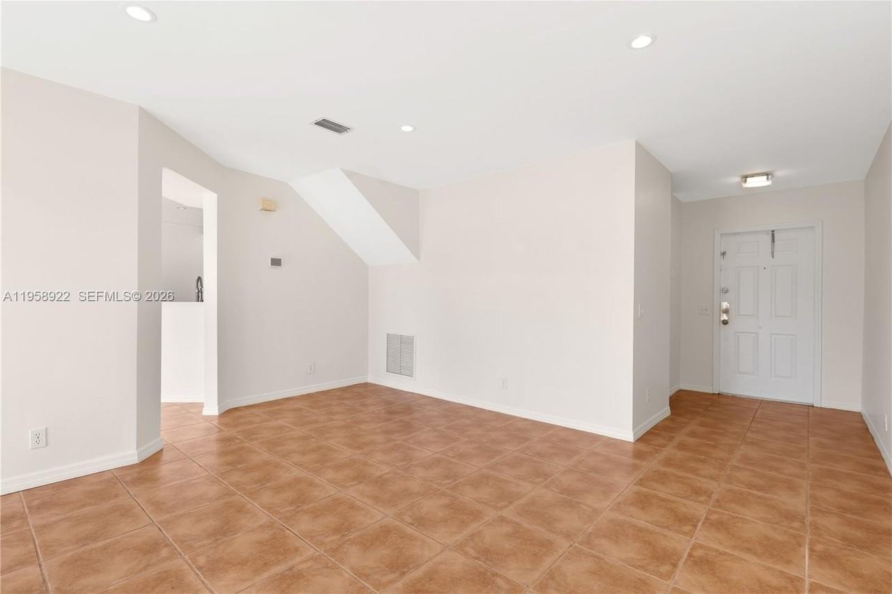 5467 Sw 125th Ter - Photo 6 of 42