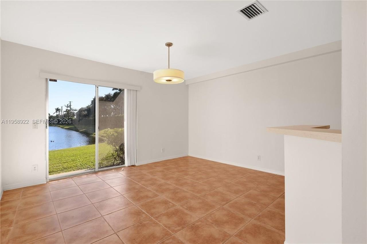 5467 Sw 125th Ter - Photo 7 of 42