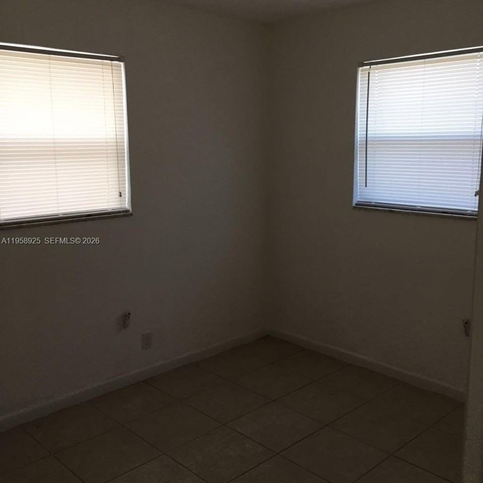 726 21st St #2 - Photo 7 of 24