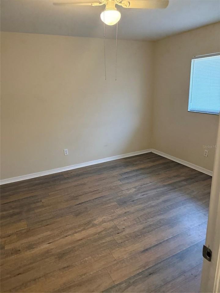 1129 Graystone Ave - Photo 2 of 14