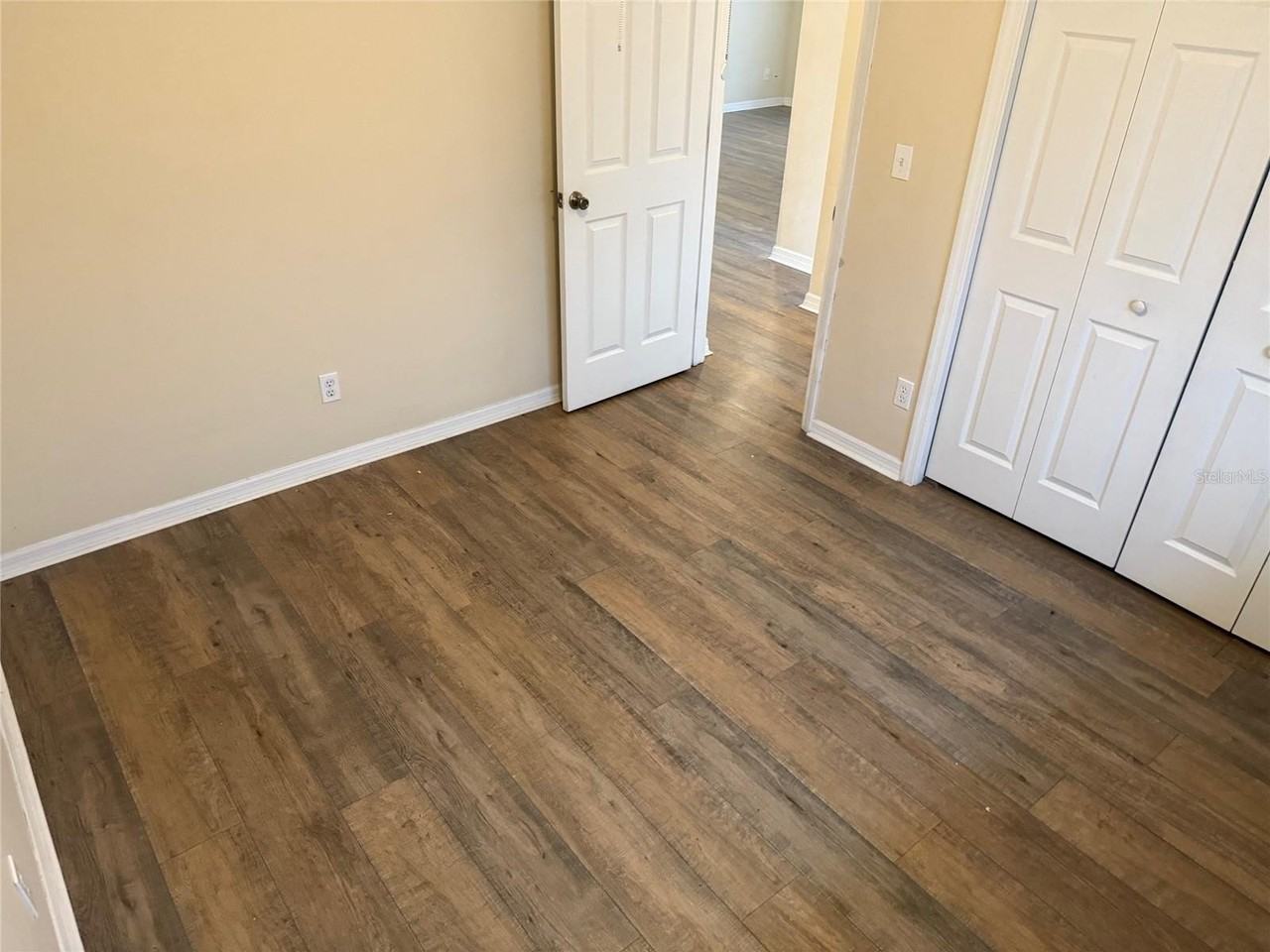 1129 Graystone Ave - Photo 5 of 14