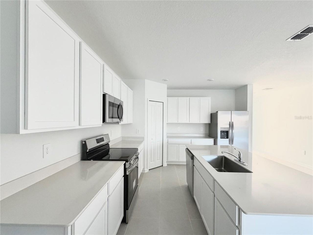 3615 Hardman Dr - Photo 5 of 26