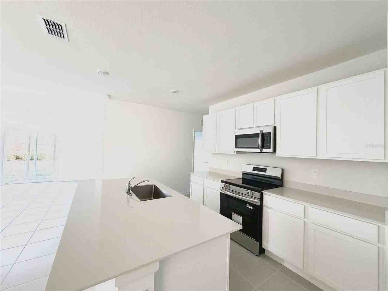 3615 Hardman Dr - Photo 6 of 26