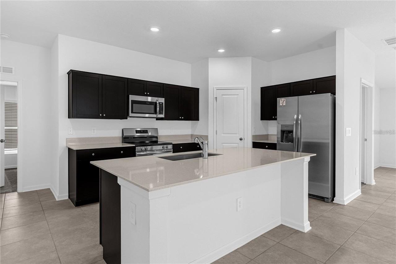 269 Lawson Ave - Photo 3 of 26