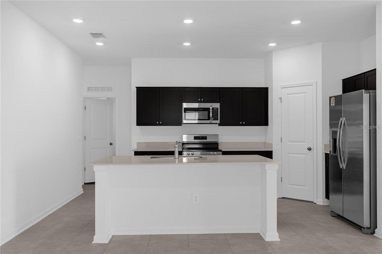 269 Lawson Ave - Photo 4 of 26