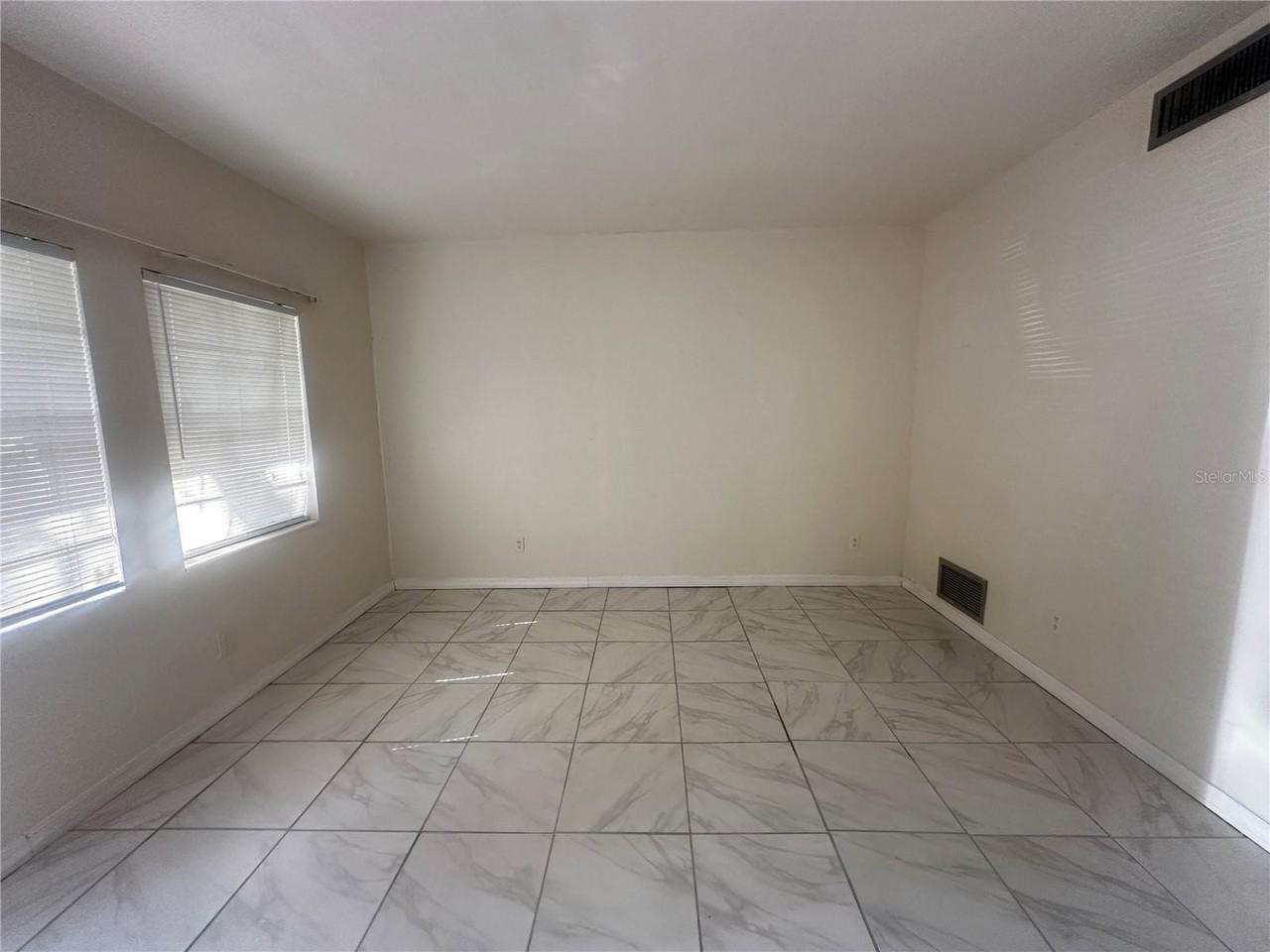 1315 Se Silver Springs Pl #4 - Photo 2 of 7