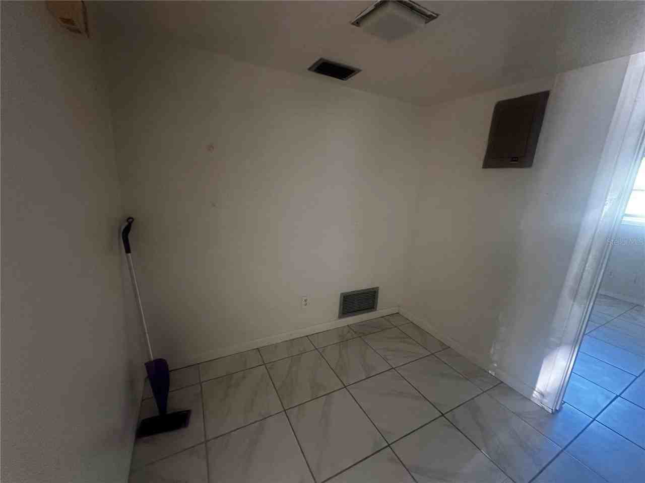 1315 Se Silver Springs Pl #4 - Photo 4 of 7