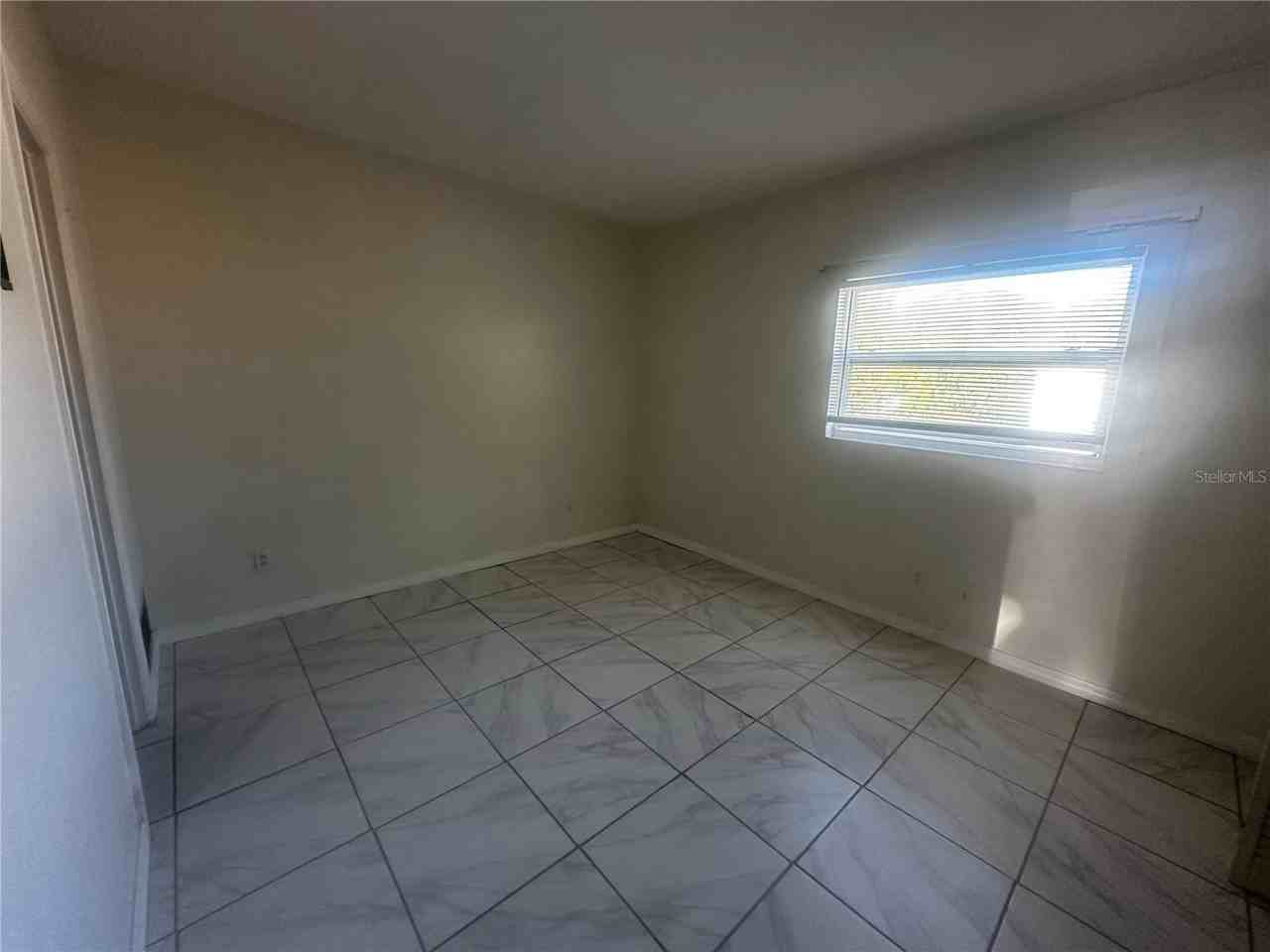 1315 Se Silver Springs Pl #4 - Photo 5 of 7