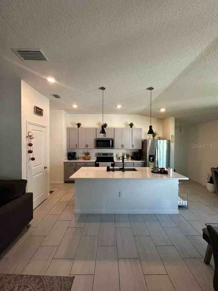 1027 Papaya Cir - Photo 6 of 15