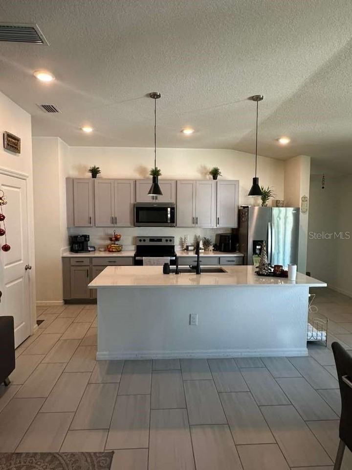 1027 Papaya Cir - Photo 7 of 15