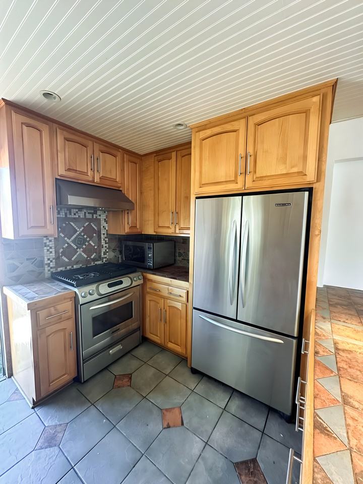 Cometa Ave - Photo 5 of 13