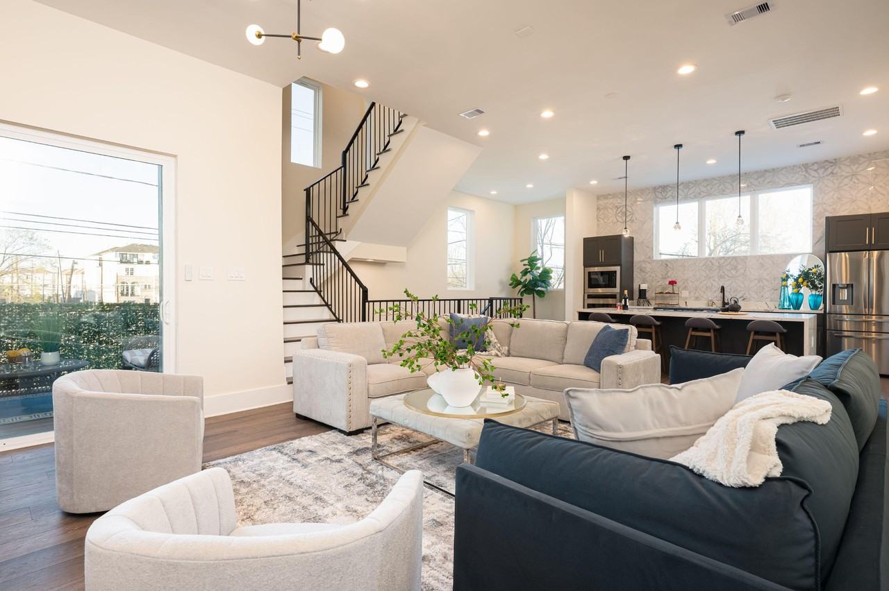 Thompson St - Photo 2 of 38