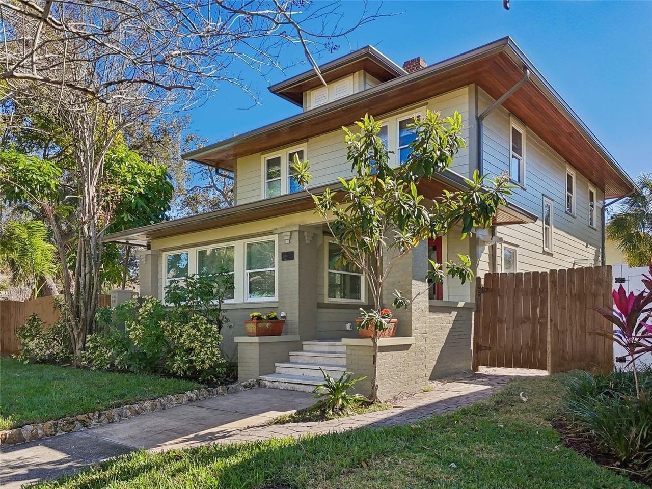 344 21st Ave Ne - Photo 3 of 50