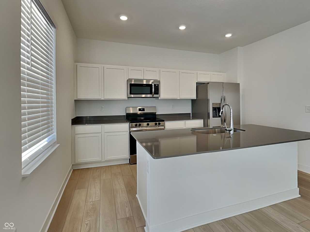 11831 Moorfield Ln - Photo 2 of 19