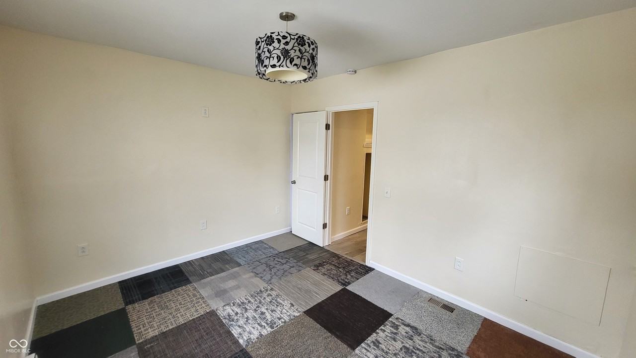 1114 N Dearborn St - Photo 6 of 10