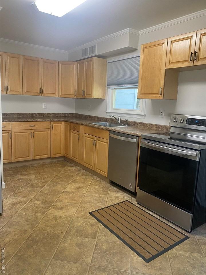 282 Laurel Rd Unit A #A - Photo 3 of 20