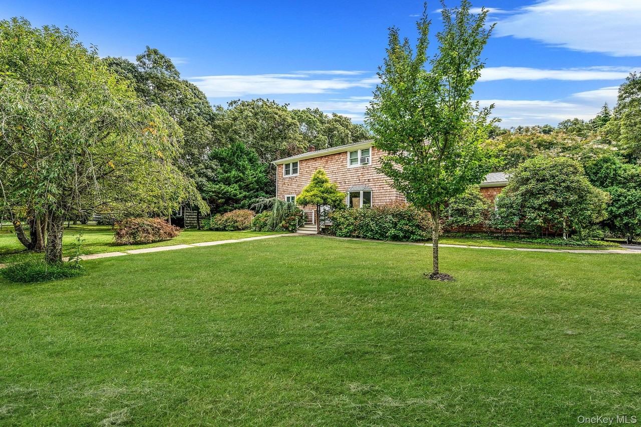 19 Pine Tree Ln - Photo 2 of 10