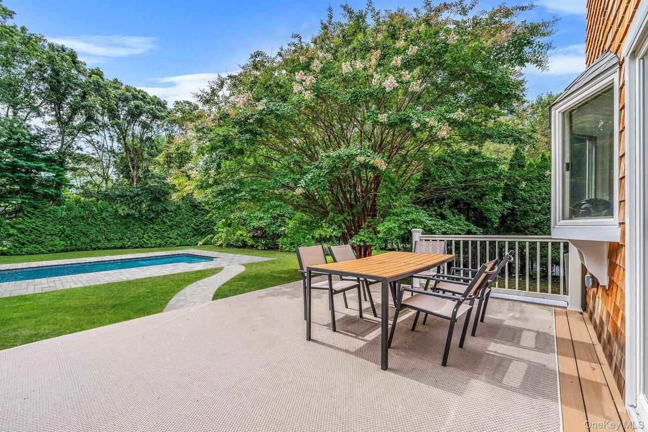 19 Pine Tree Ln - Photo 4 of 10