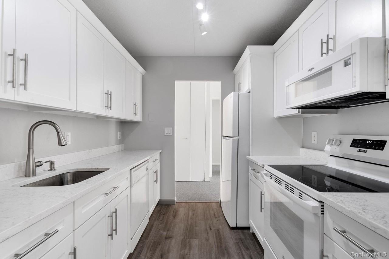 300 High Point Dr Apt 209 #209 - Photo 3 of 38