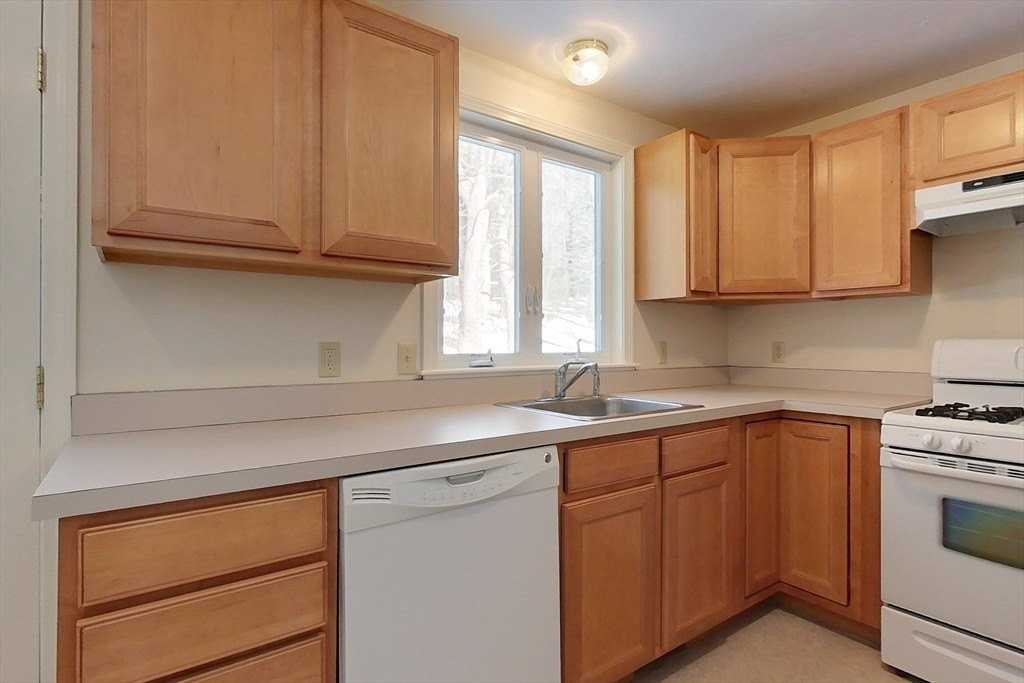 661 South Rd - Photo 3 of 25