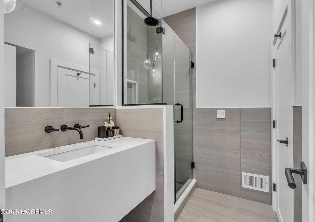 15 Madison Ave - Photo 5 of 40