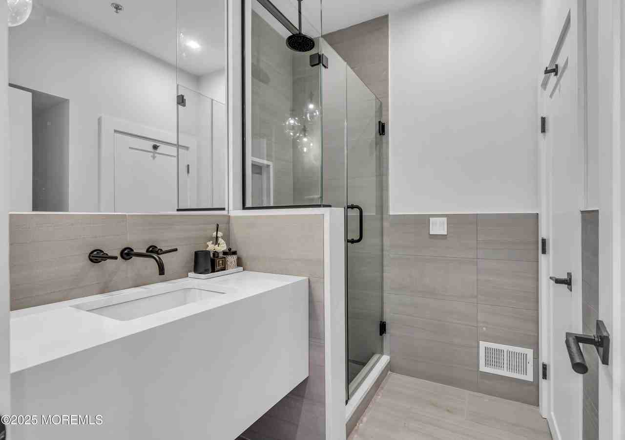 15 Madison Ave - Photo 5 of 40