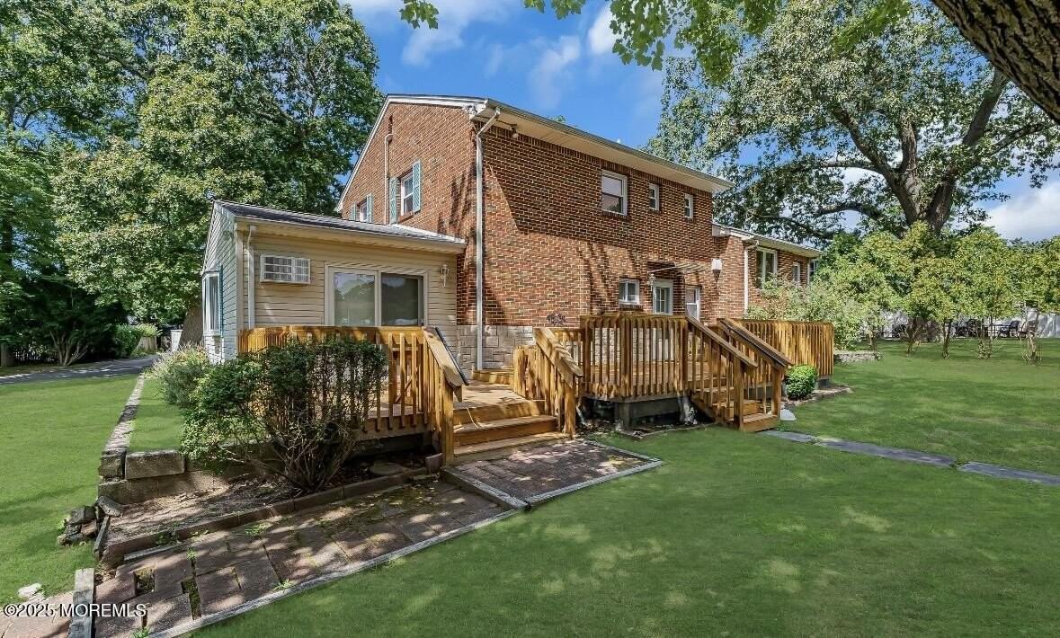 221 Harrison Ave - Photo 5 of 34