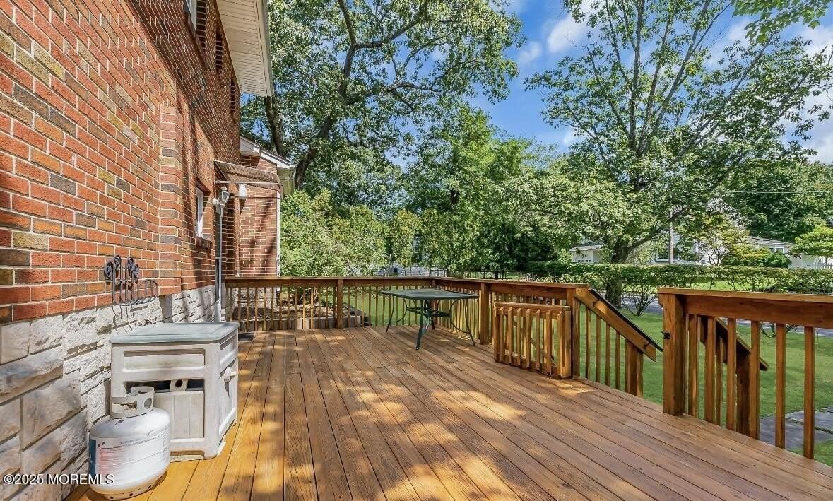 221 Harrison Ave - Photo 7 of 34
