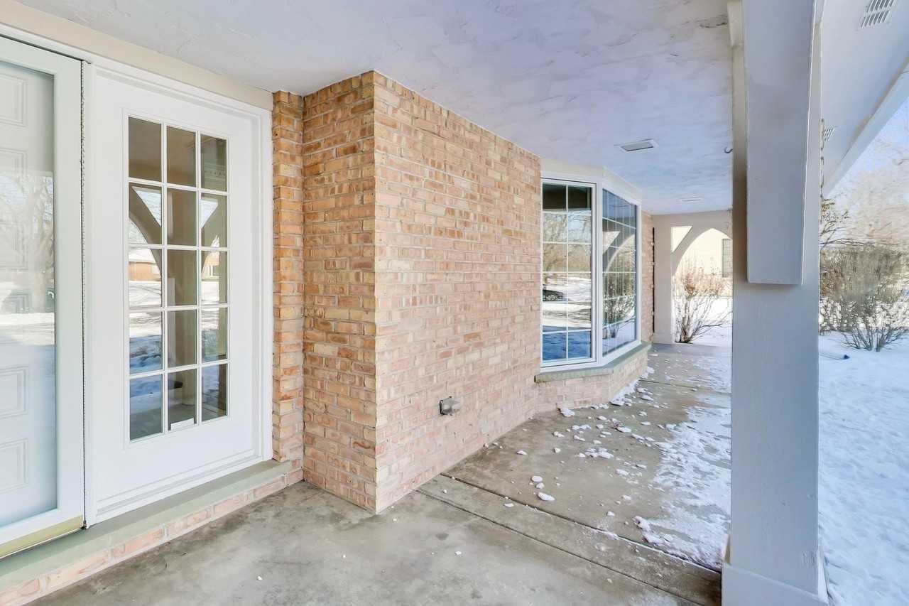 931 Coventry Dr - Photo 2 of 30