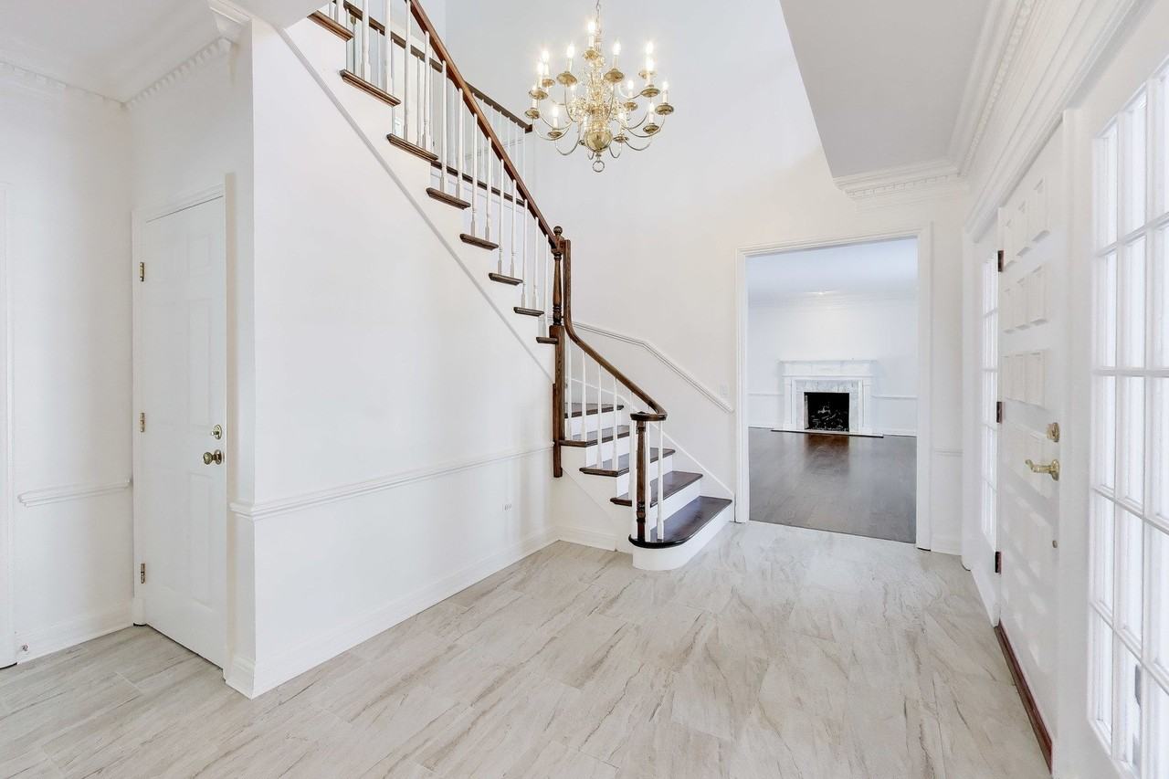 931 Coventry Dr - Photo 3 of 30