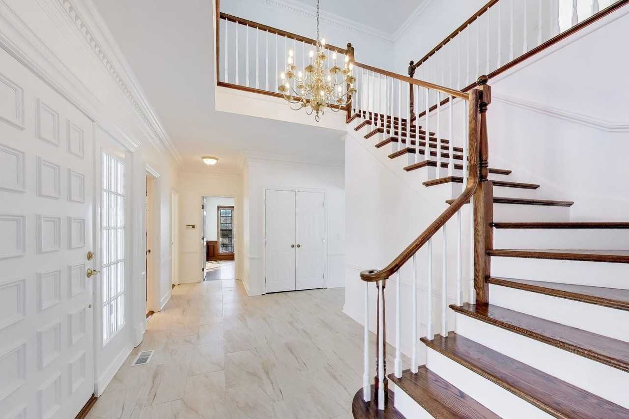 931 Coventry Dr - Photo 4 of 30