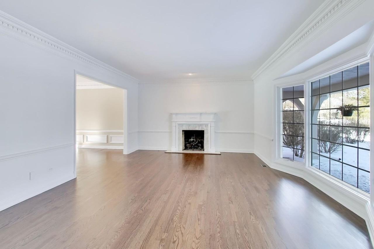 931 Coventry Dr - Photo 5 of 30