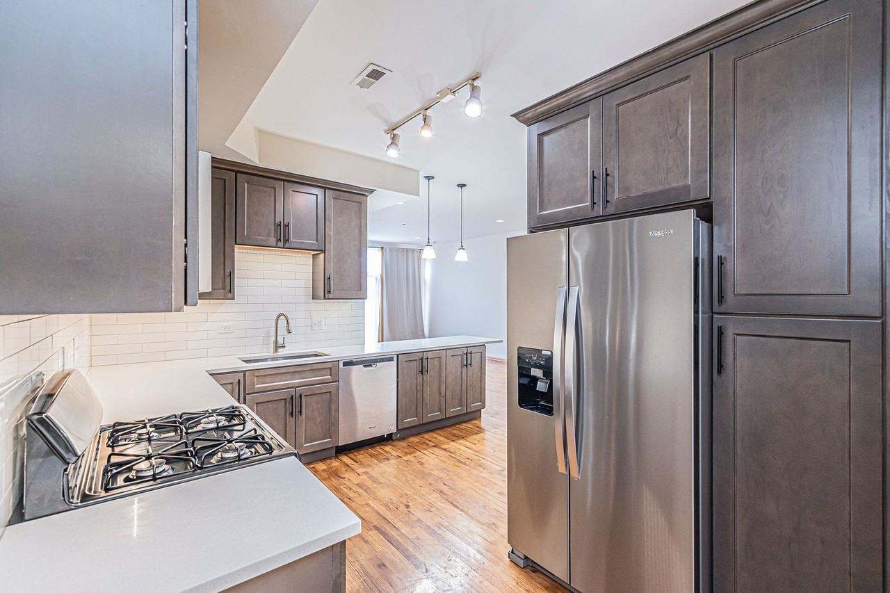 2423 W Madison St Apt 1 #1 - Photo 4 of 28