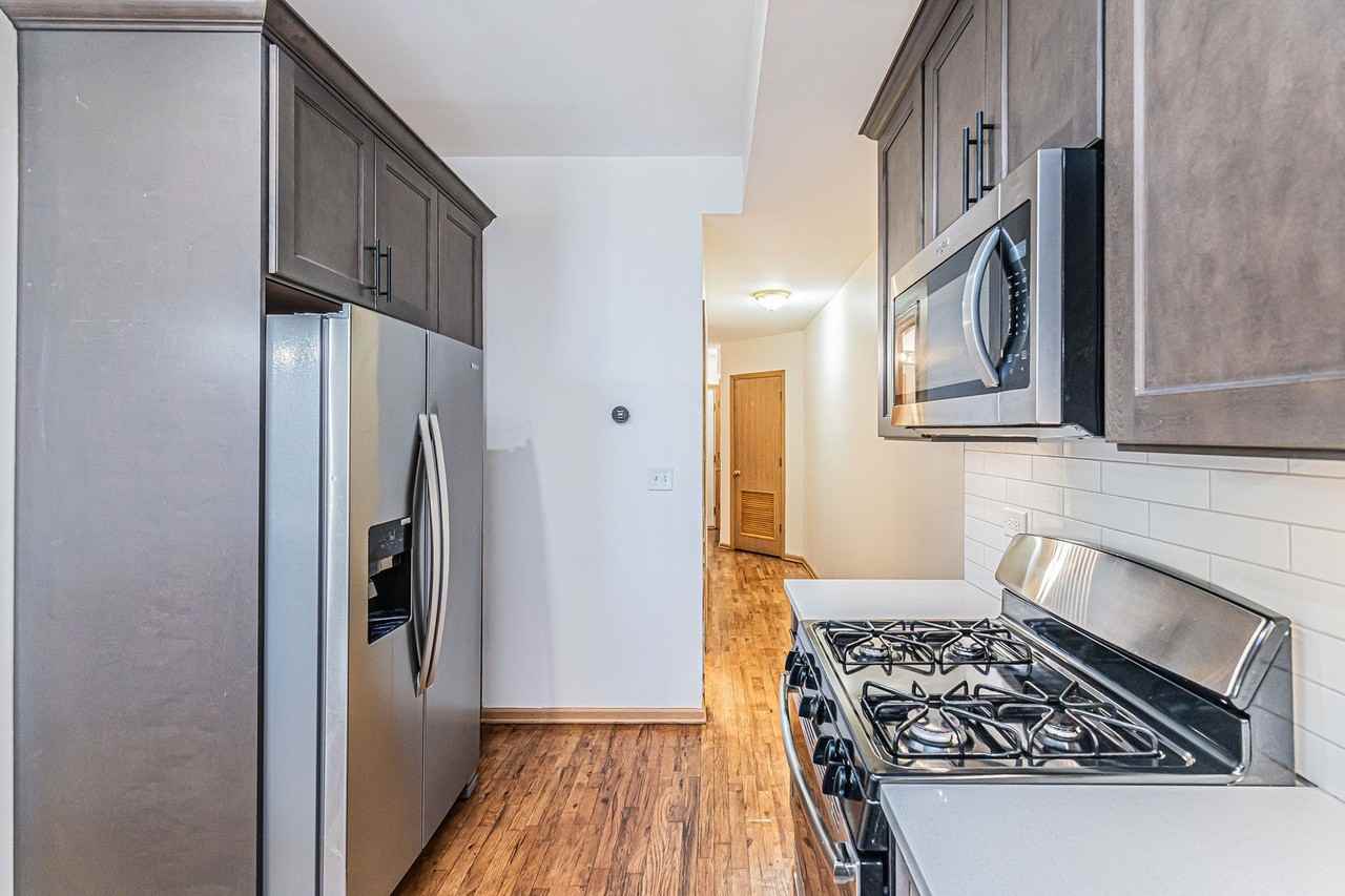 2423 W Madison St Apt 1 #1 - Photo 5 of 28