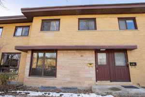 featured image of 612 Maple Ct Unit 612 #612