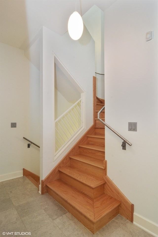 2734 N Lincoln Ave Apt 3w #3W - Photo 2 of 24