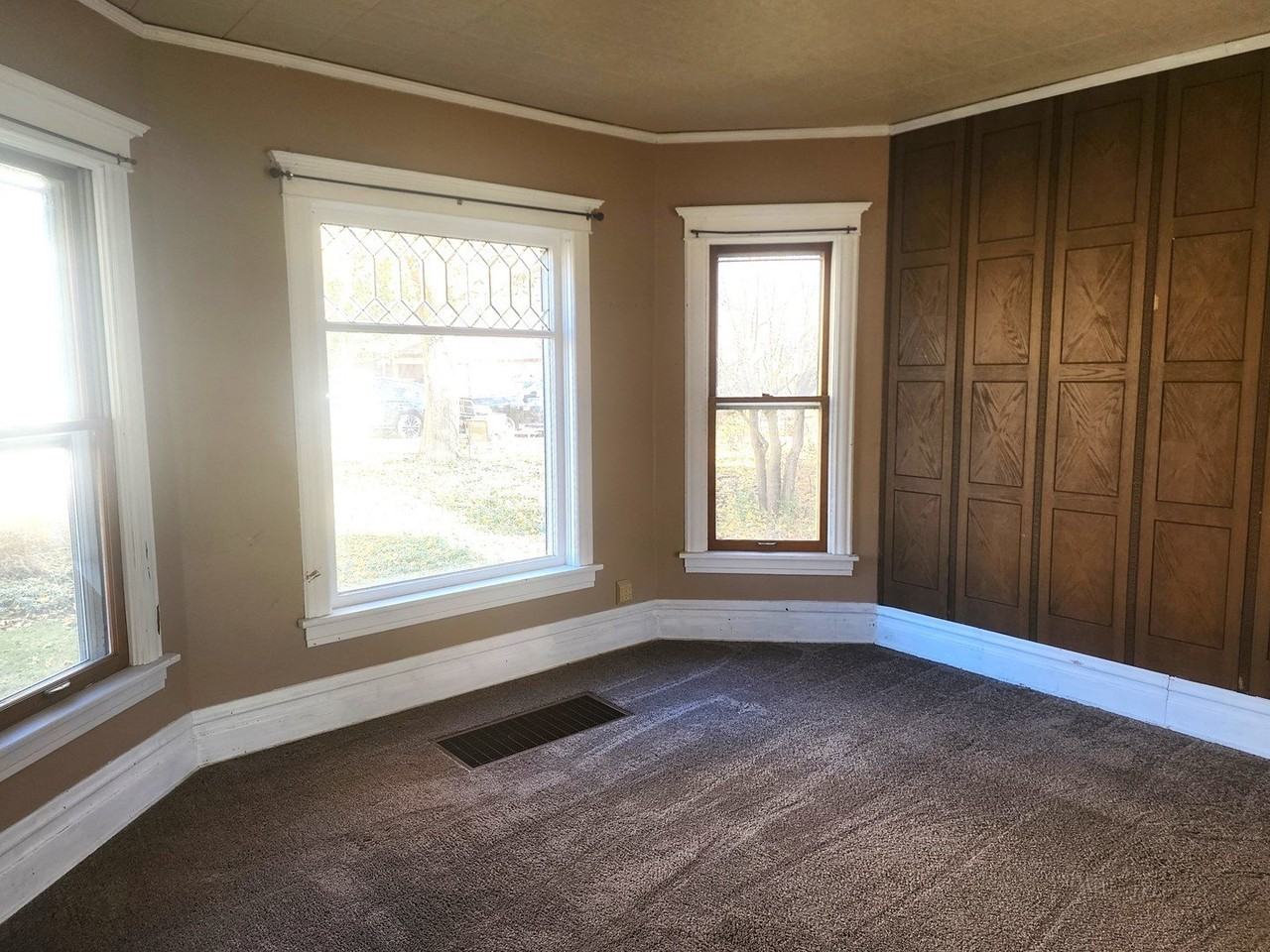 17 S Mchenry Ave - Photo 3 of 22