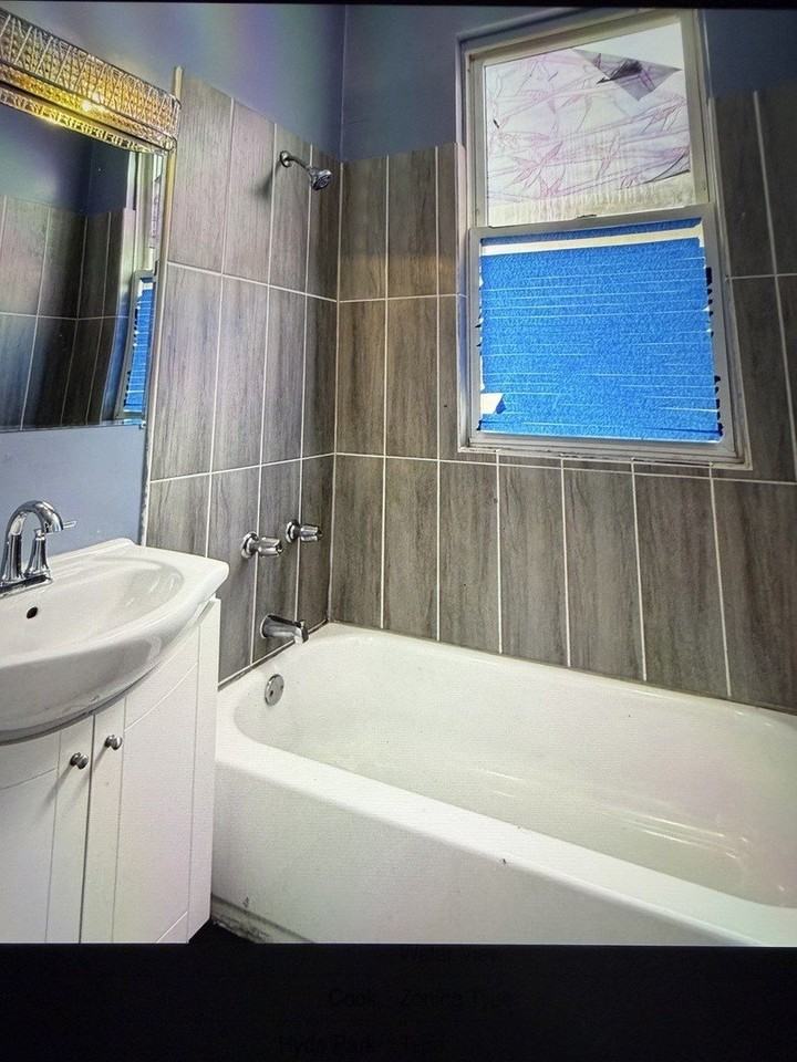 5943 S Indiana Ave Apt 3 #3 - Photo 3 of 10