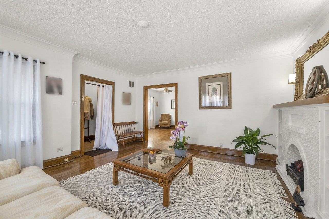 5229 W Potomac Ave - Photo 3 of 13