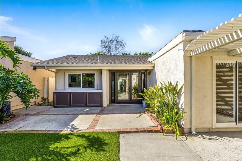 28075 Tioga Ct - Photo 4 of 36