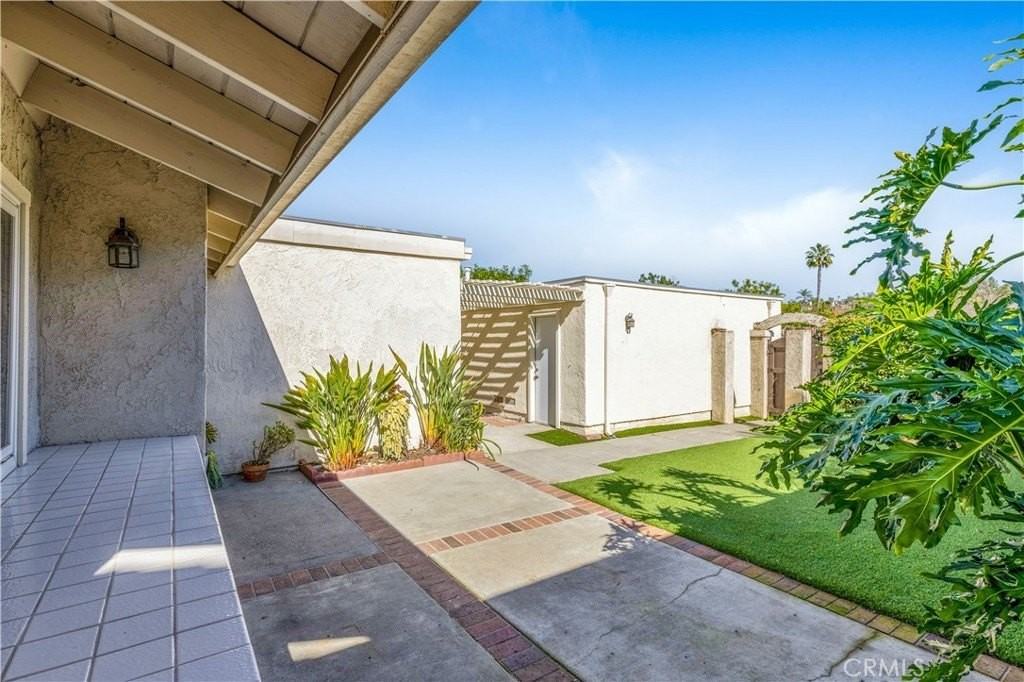 28075 Tioga Ct - Photo 7 of 36